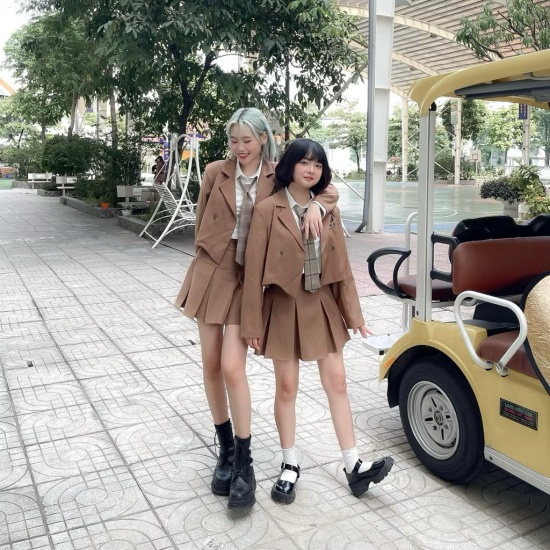 HOLO CROP BLAZER / Nâu